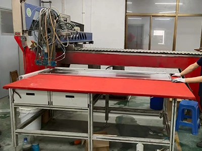 Machine de distribution CNC