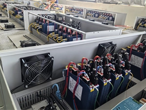 Commande d'armoires de commande servo par Googol Technology.